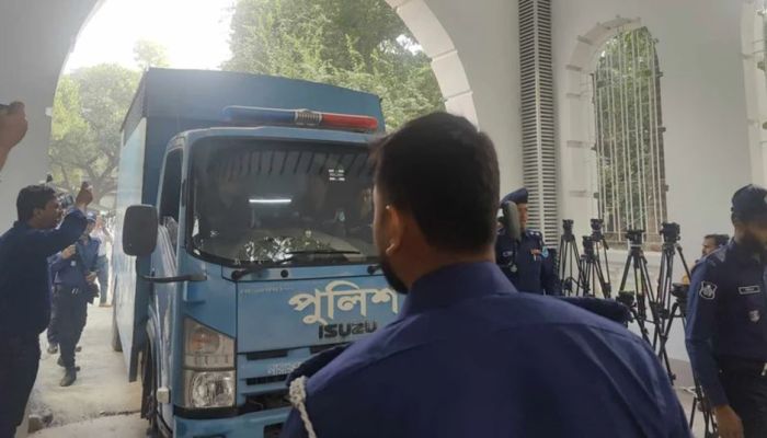 ট্রাইব্যুনালে হাজির করা হলো ৯ মন্ত্রীসহ ১৩ জনকে