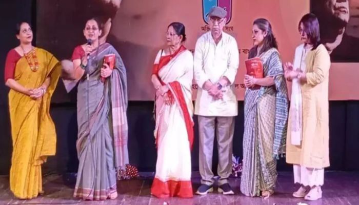 আত্মজীবনী প্রকাশ অনুষ্ঠানে ক্যানসারের সঙ্গে লড়াইয়ের গল্প জানালেন আবুল হায়াত