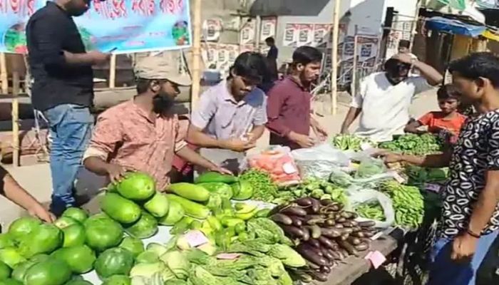 কেরানীগঞ্জে সিন্ডিকেট ভাঙতে বৈষম্যবিরোধী ছাত্রদের ‘বিনা লাভের বাজার